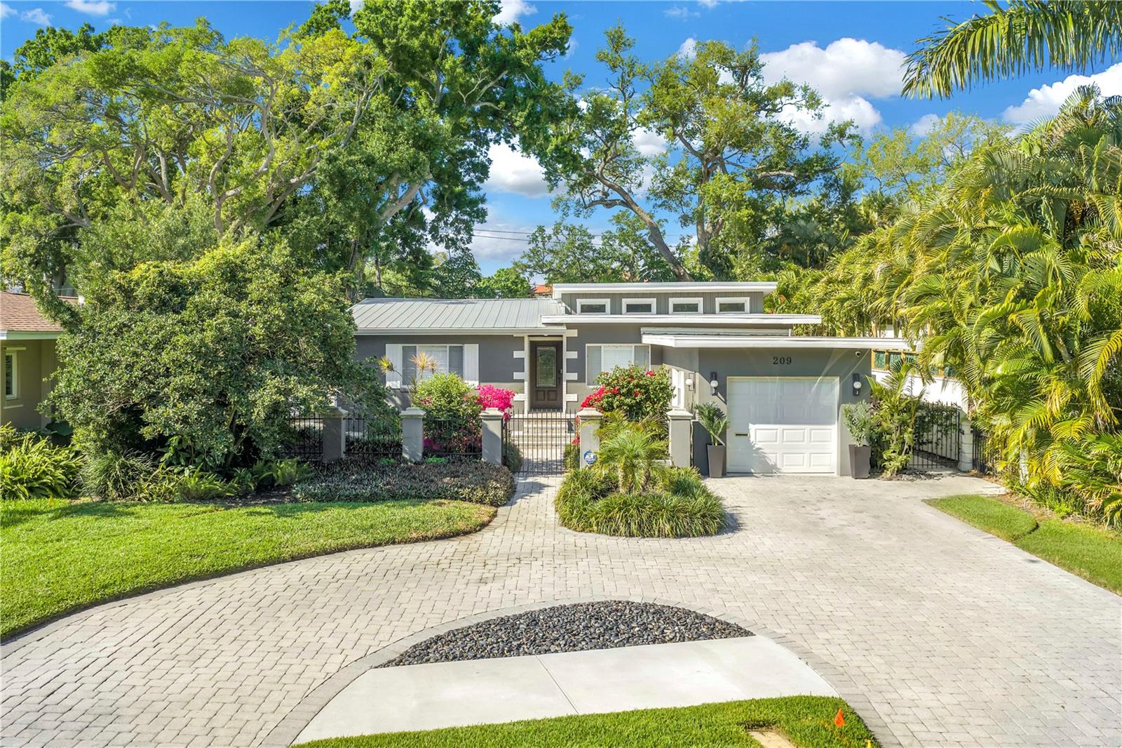 209 Bandera Way NE, St Petersburg, FL 33704