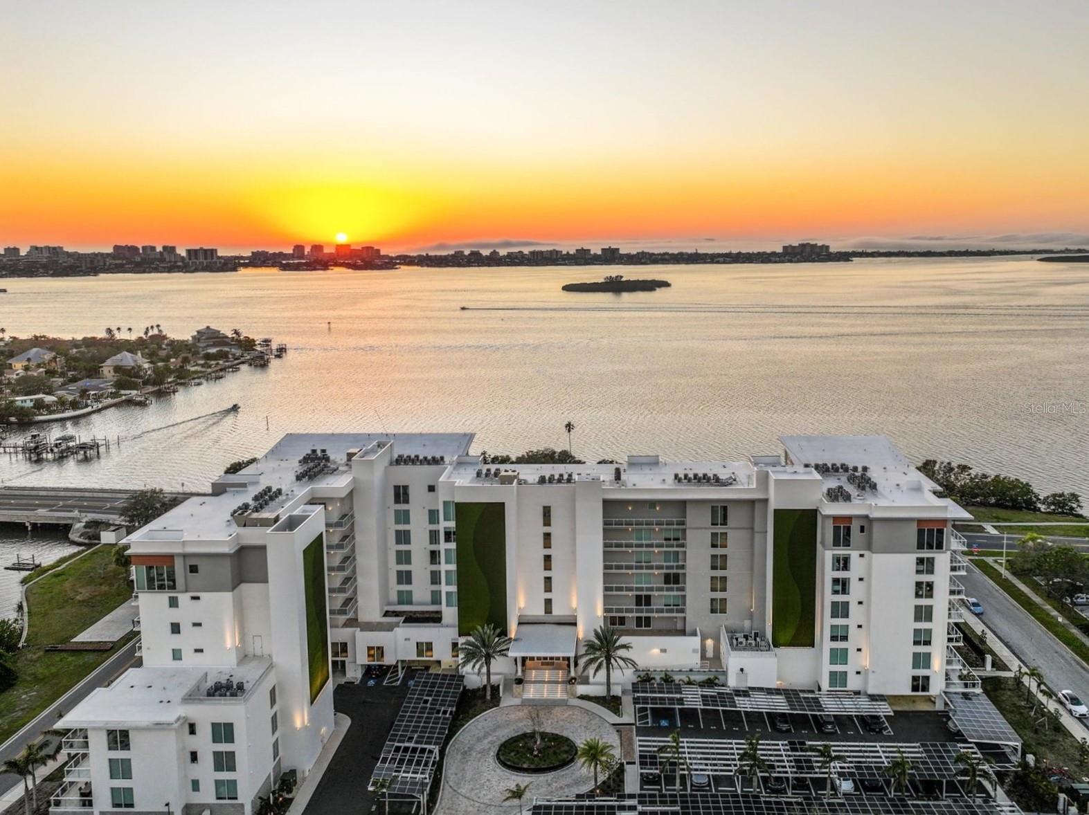 1028 Sunset Point Rd #R9, Clearwater, FL 33755