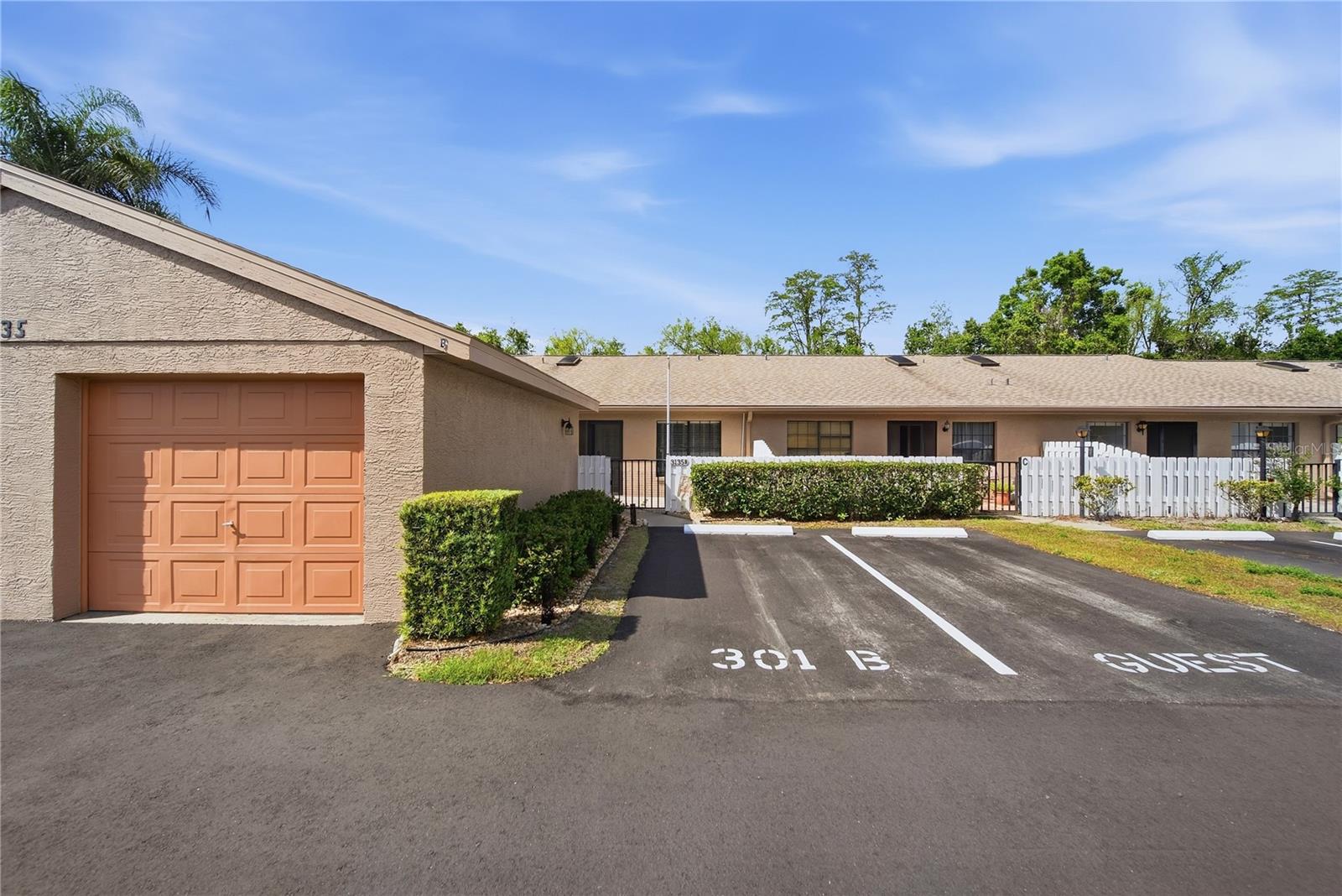 3135 Charter Club Dr #B, Tarpon Springs, FL 34688