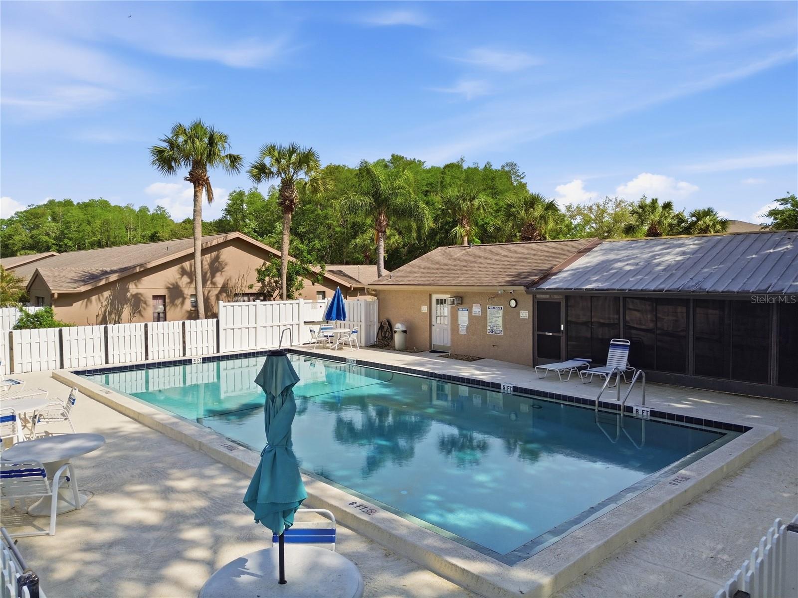 3135 Charter Club Dr #B, Tarpon Springs, FL 34688