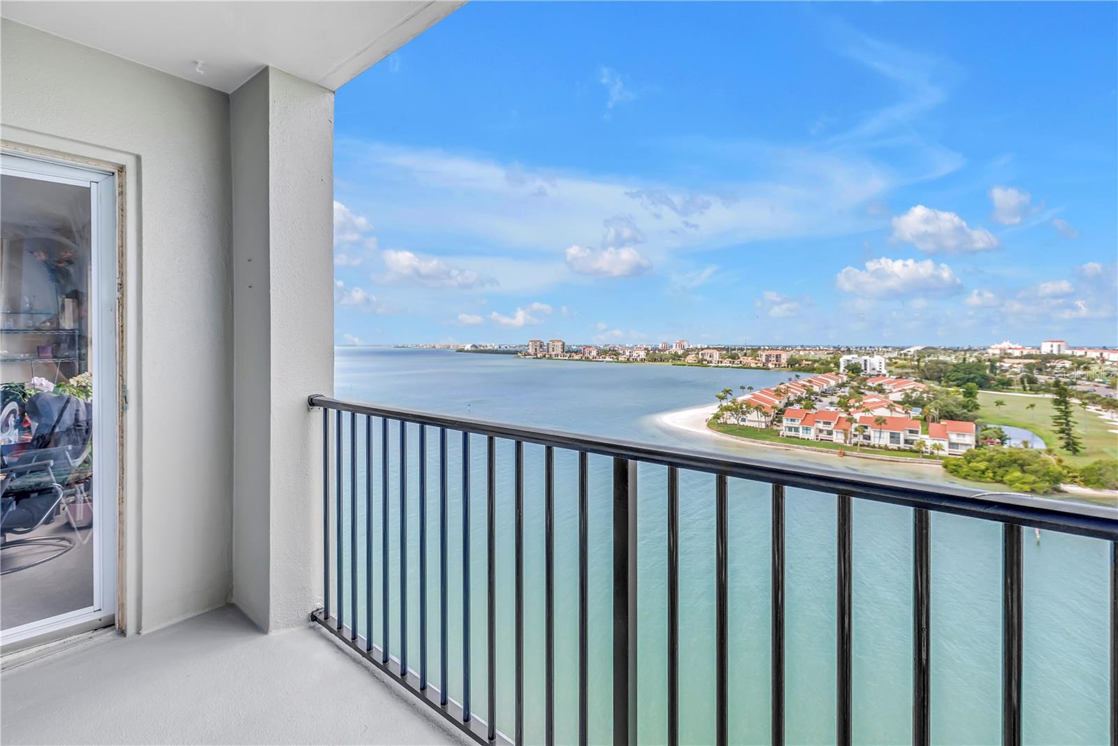 5220 Brittany Dr S #1204, St Petersburg, FL 33715