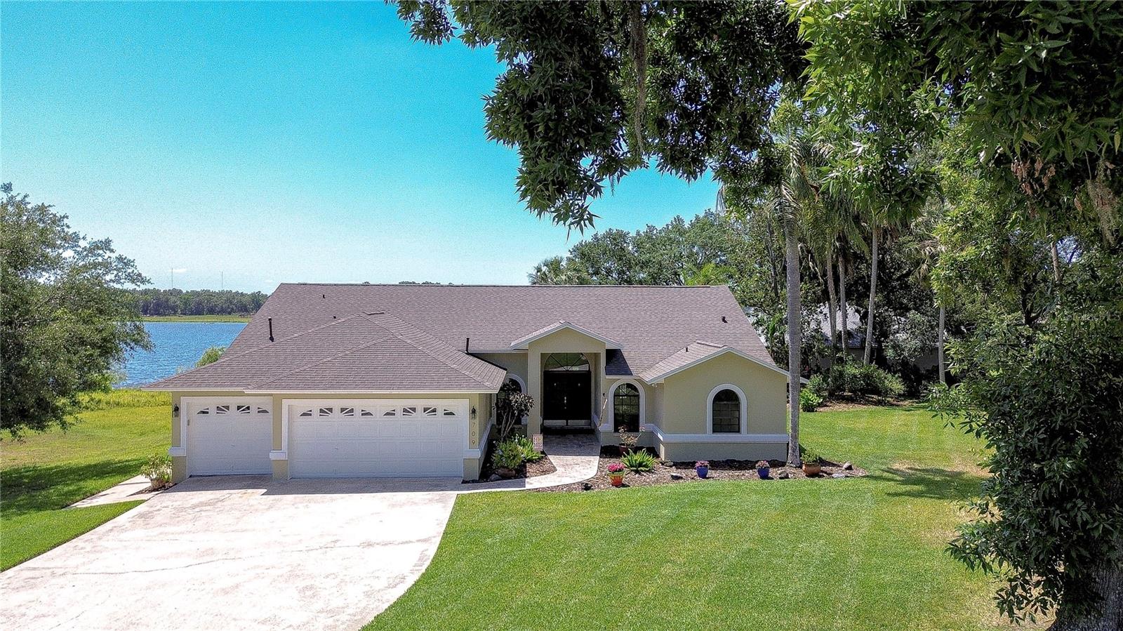 709 Sportsman Park Dr, Seffner, FL 33584