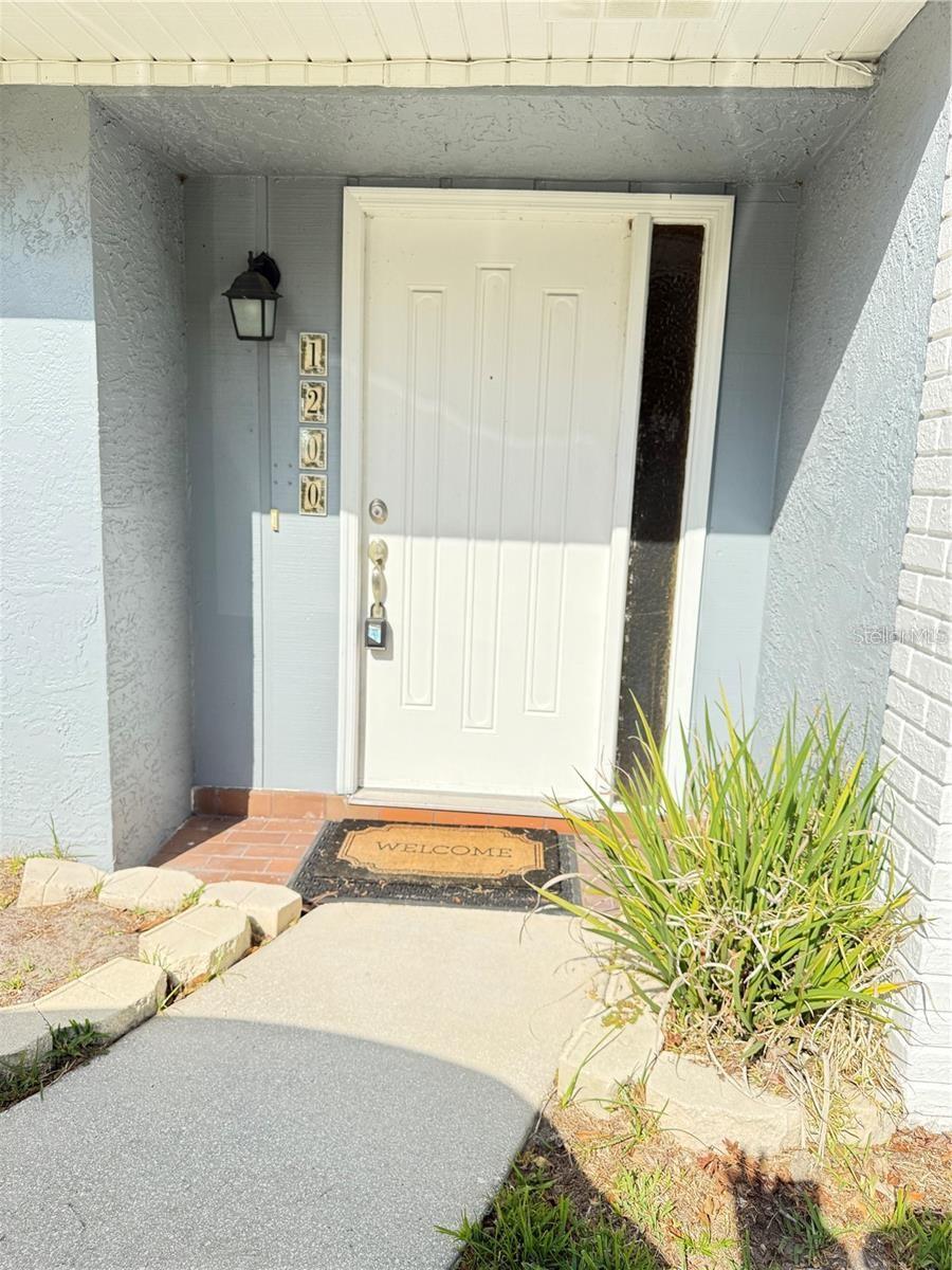 1200 Abbey Crescent Ln, Clearwater, FL 33759