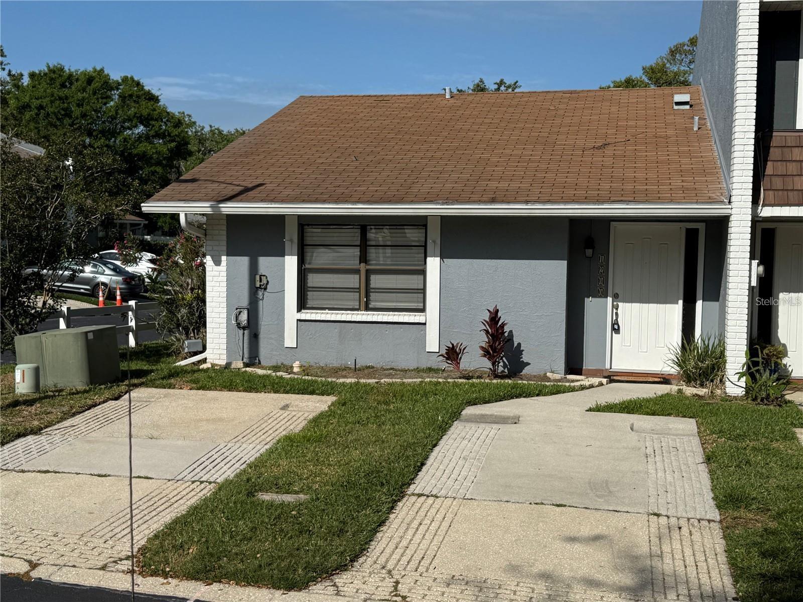 1200 Abbey Crescent Ln, Clearwater, FL 33759