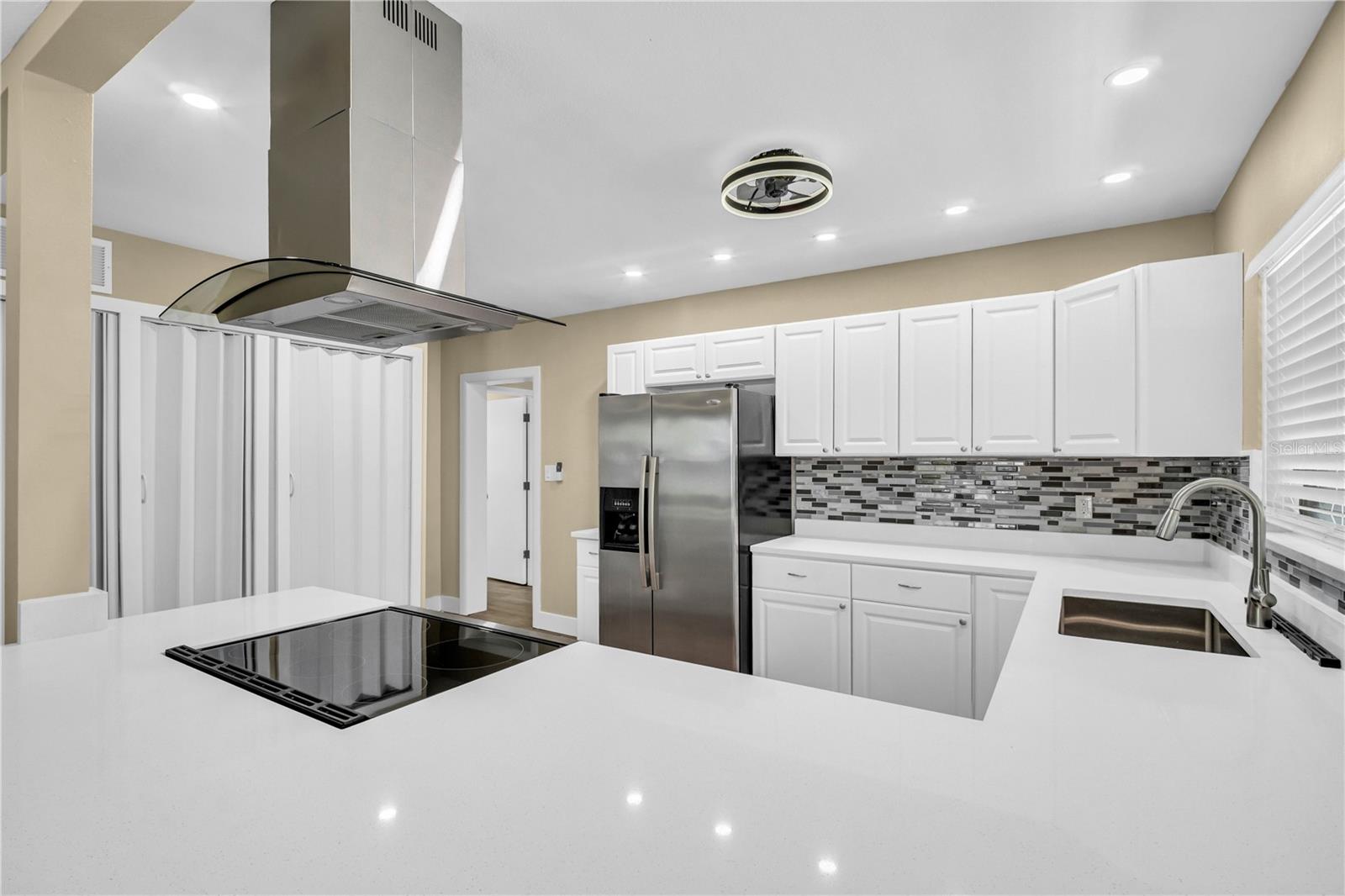 1001 Jasmine Way, Clearwater, FL 33756