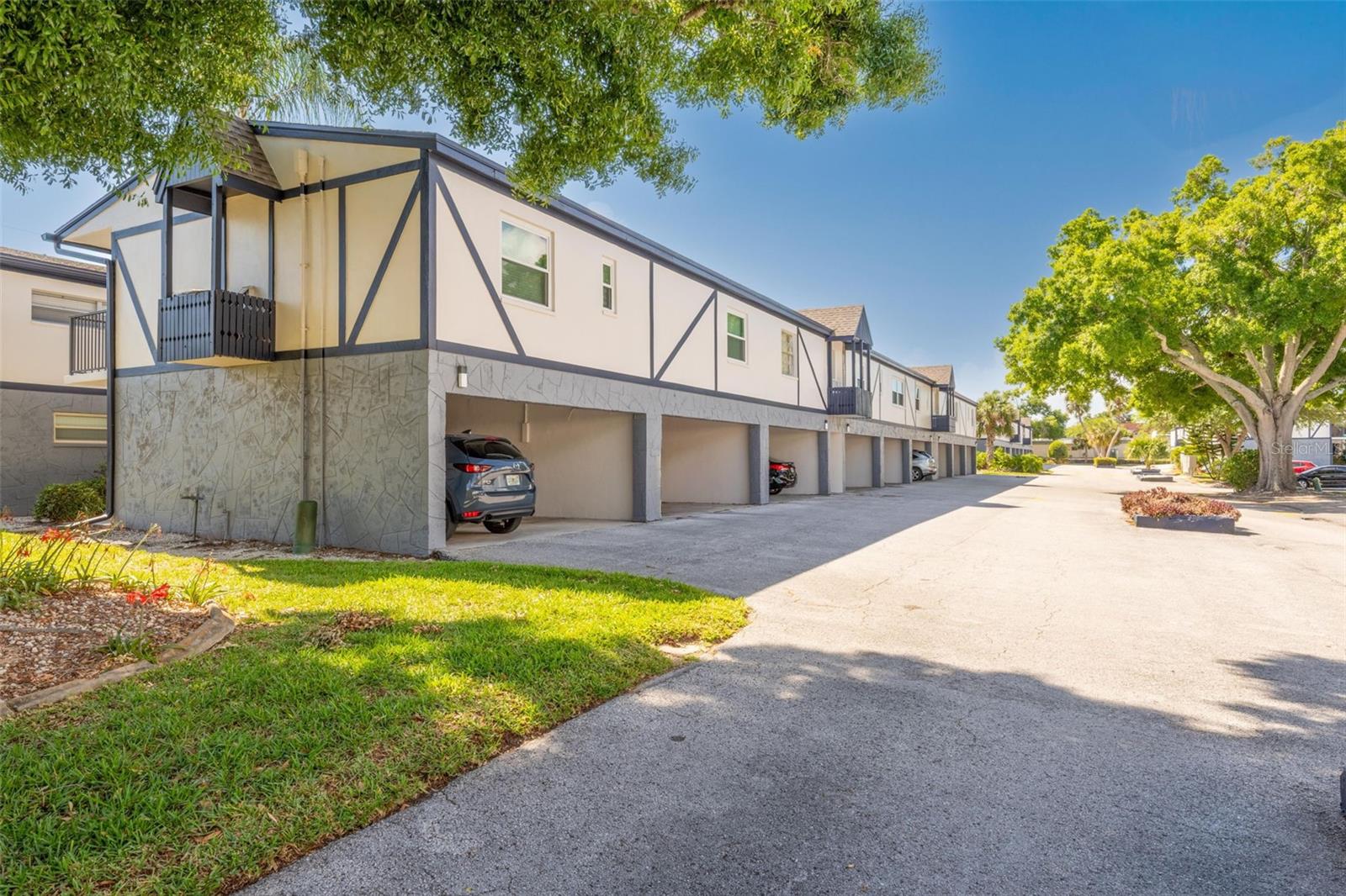 1147 King Arthur Ct #204, Dunedin, FL 34698