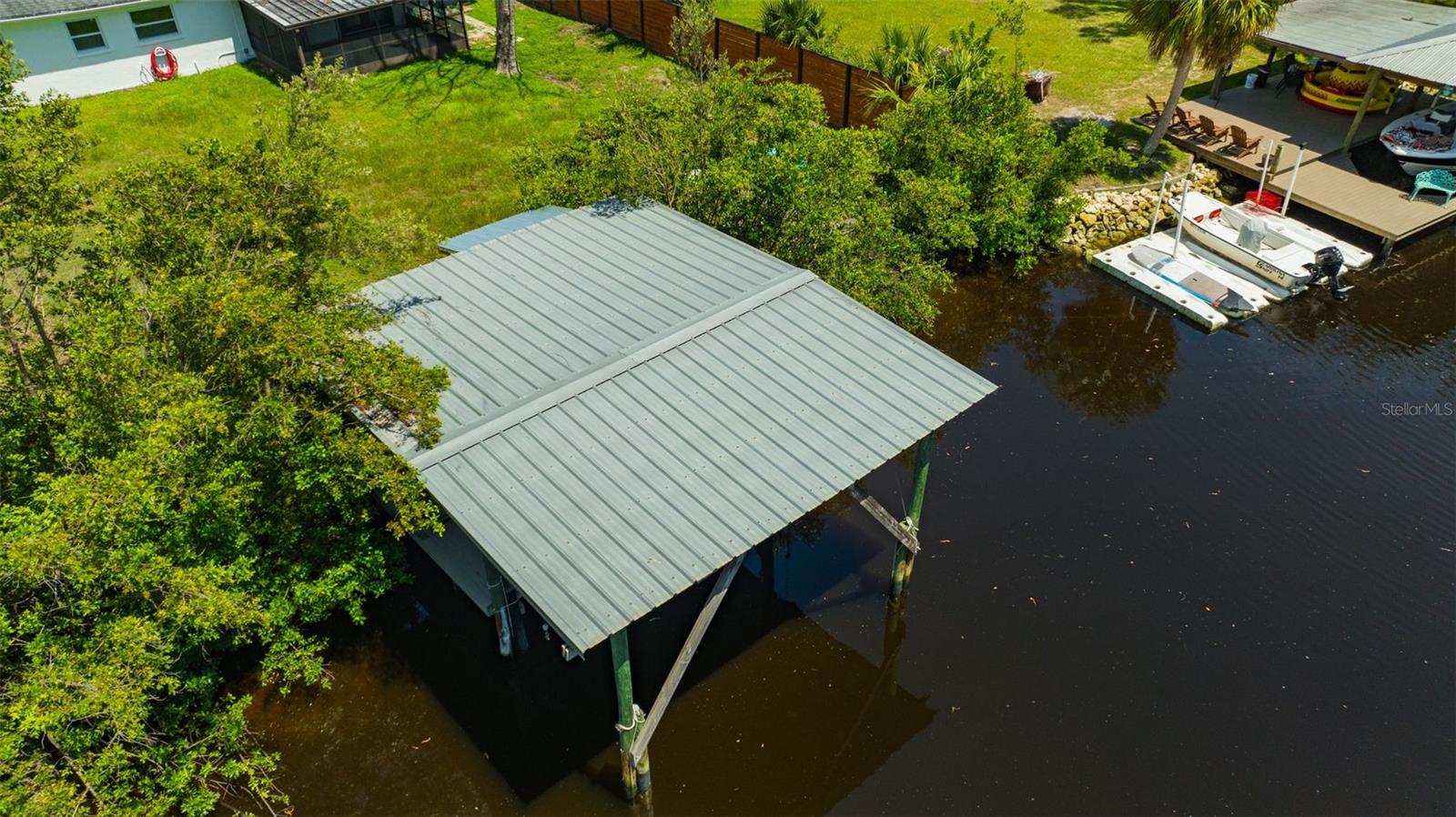 9935 River Dr, Gibsonton, FL 33534