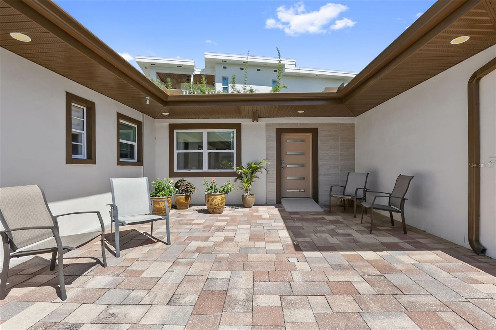 25 Sandpiper Rd, Tampa, FL 33609