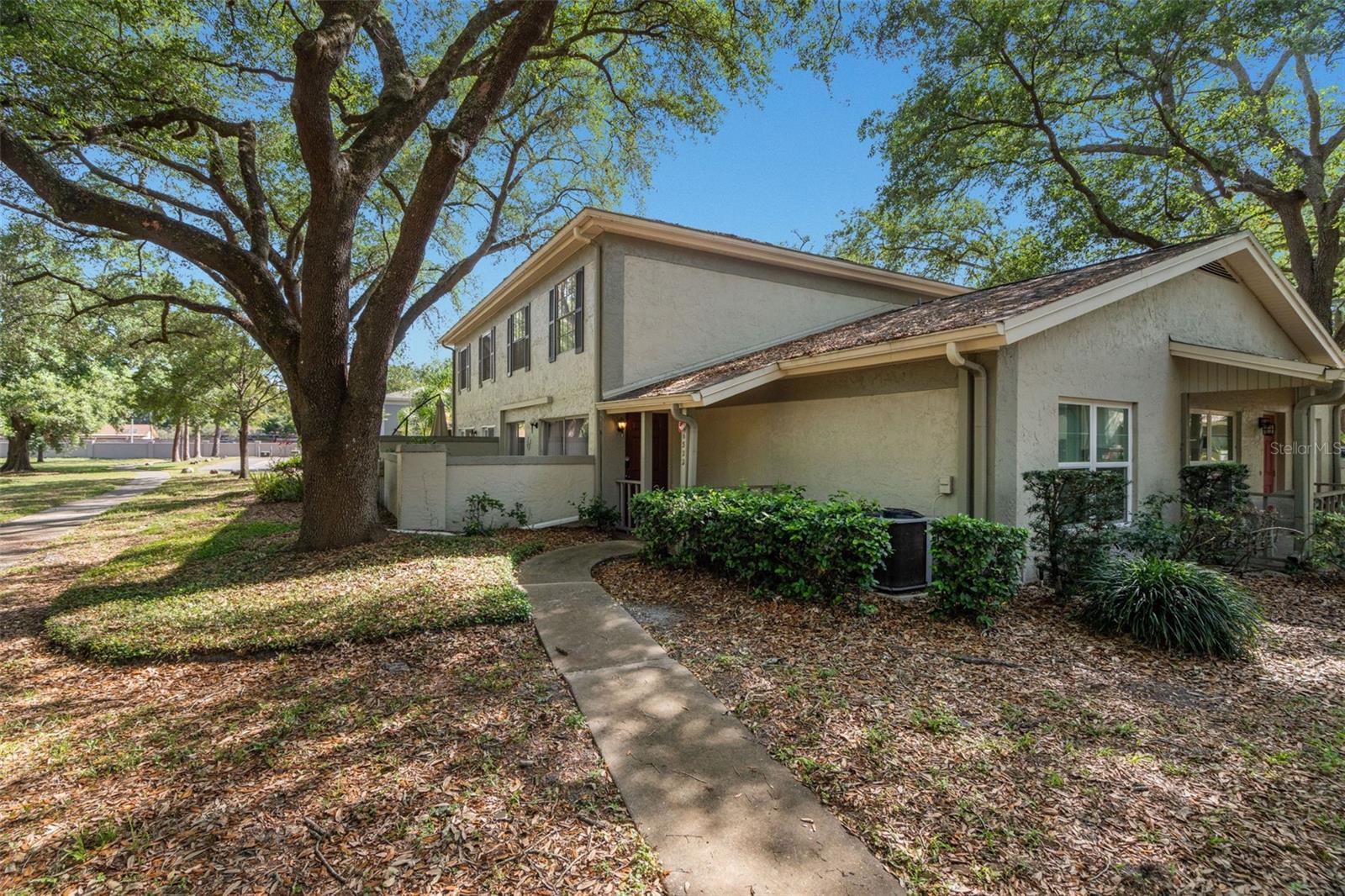 6322 Treetop Cir, Temple Terrace, FL 33617