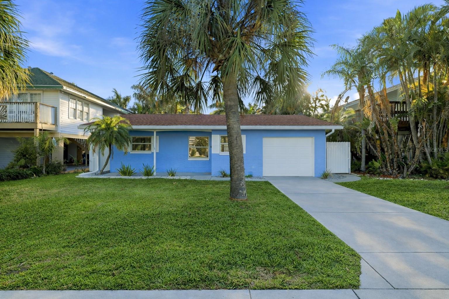 17734 1st St E, Redington Shores, FL 33708