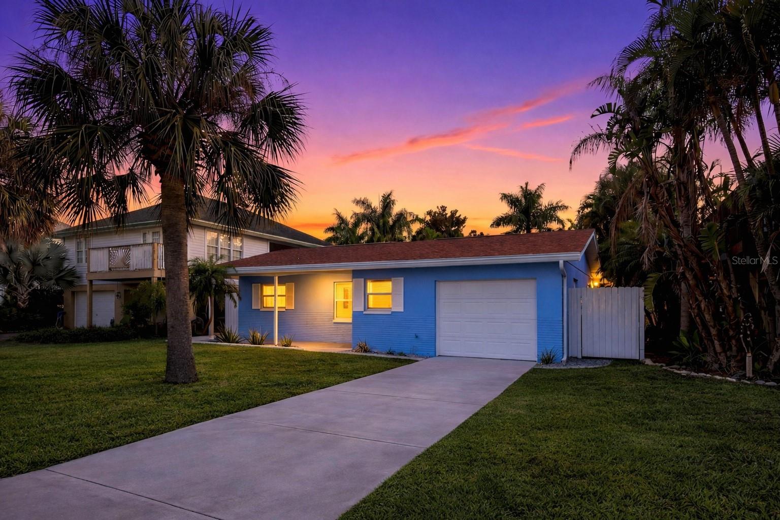 17734 1st St E, Redington Shores, FL 33708