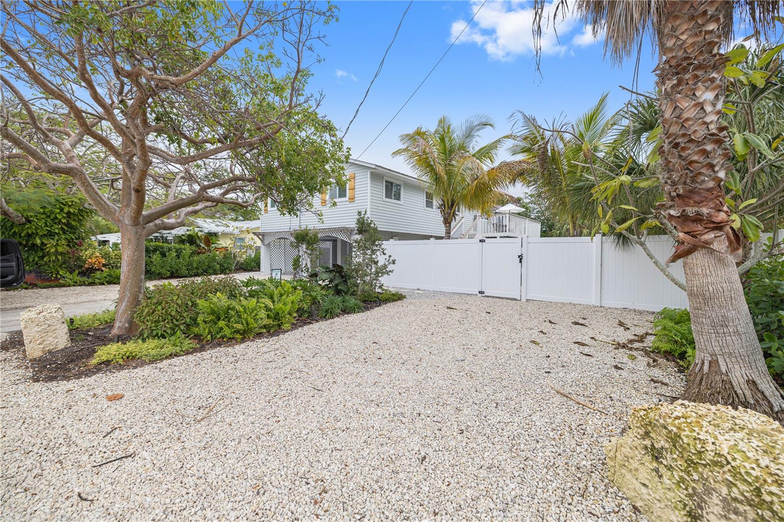 228 Gladiolus St, Anna Maria, FL 34216