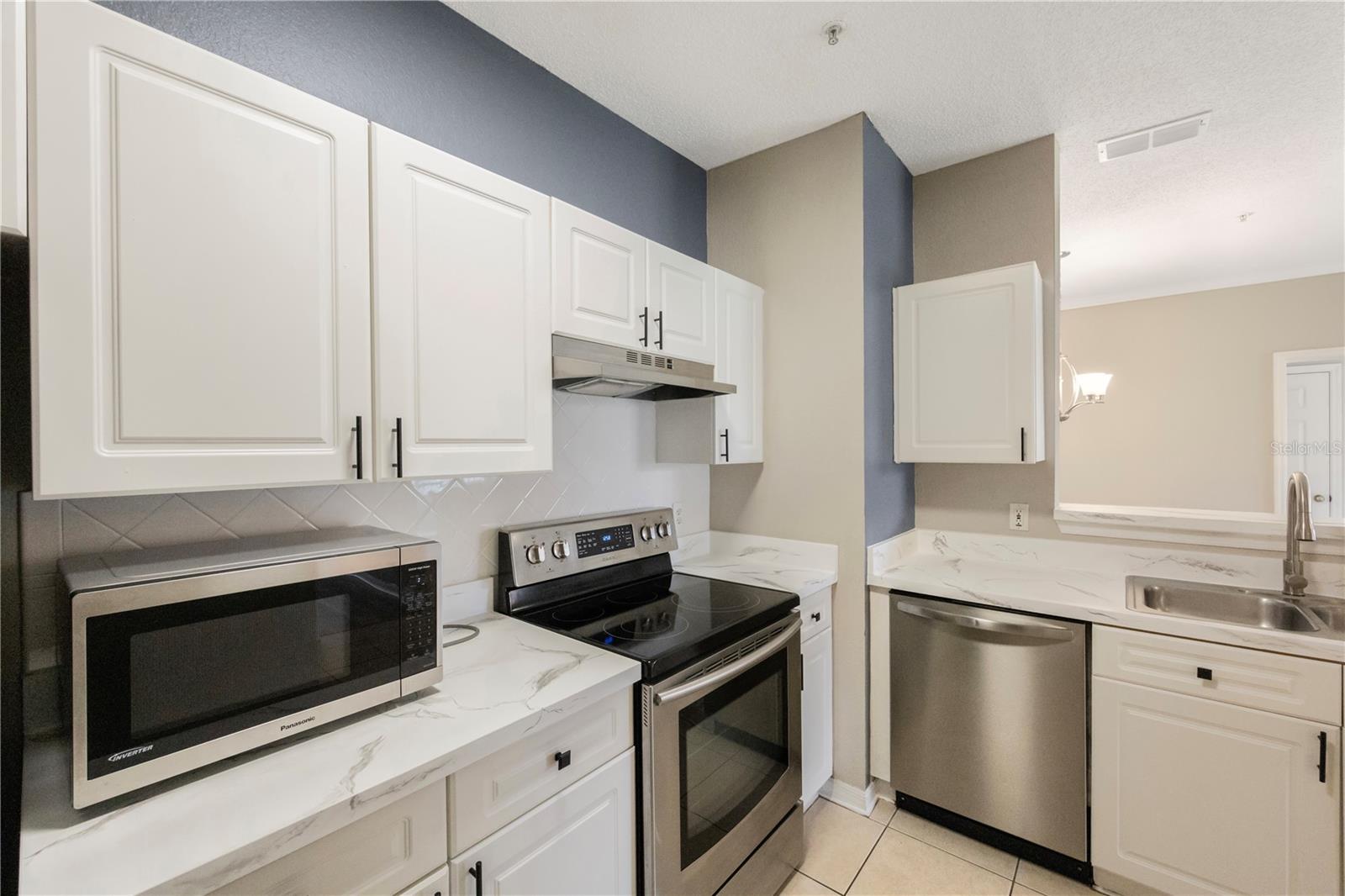 18001 Richmond Place Dr #1010, Tampa, FL 33647