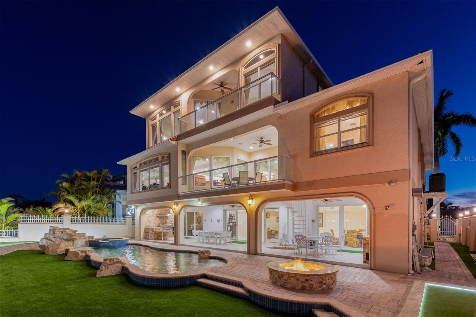 1203 Bay Dr, Belleair Beach, FL 33786