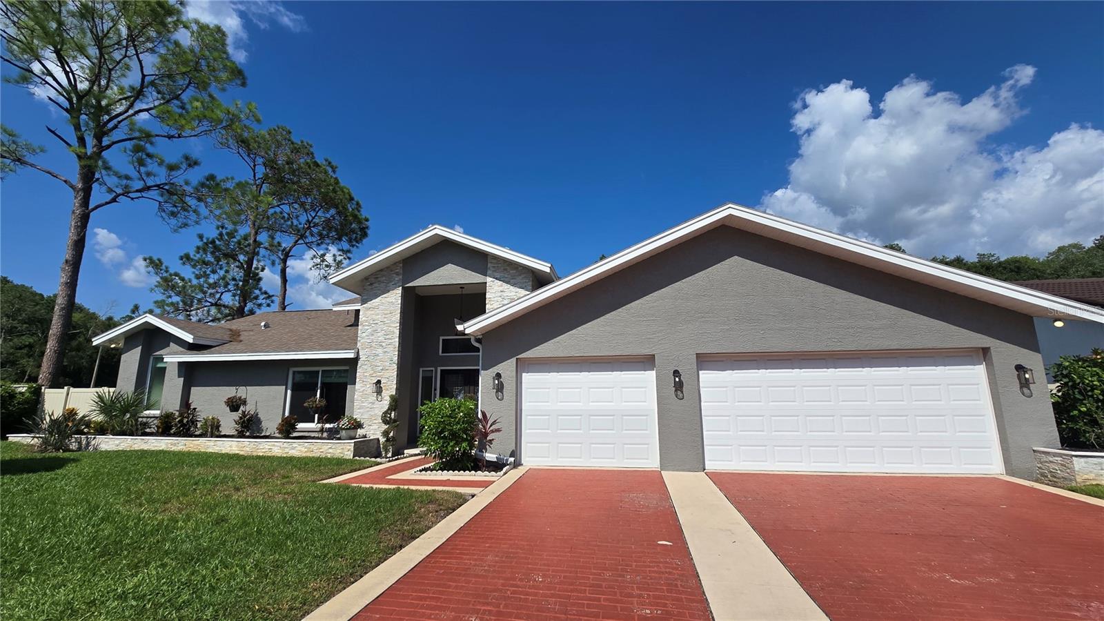 3297 Valemoor Dr, Palm Harbor, FL 34685