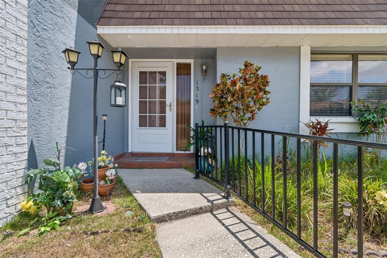 1319 Abbey Crescent Ln, Clearwater, FL 33759