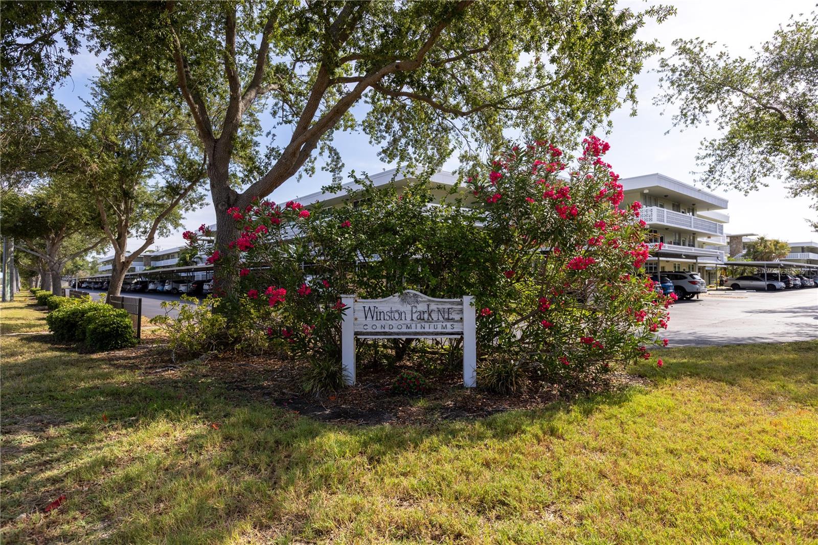 5080 Locust St NE #322, St Petersburg, FL 33703