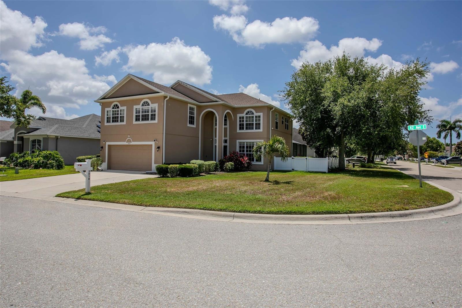3010 42nd Ave E, Bradenton, FL 34208