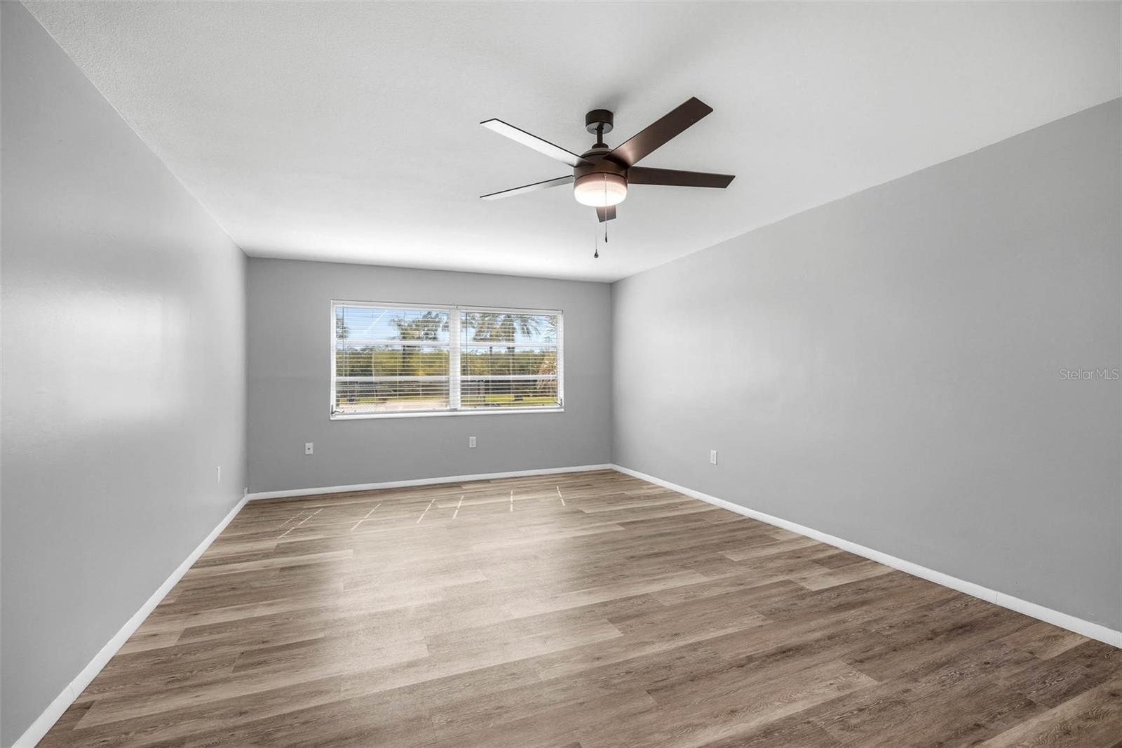 2900 45th St S #7, Gulfport, FL 33711