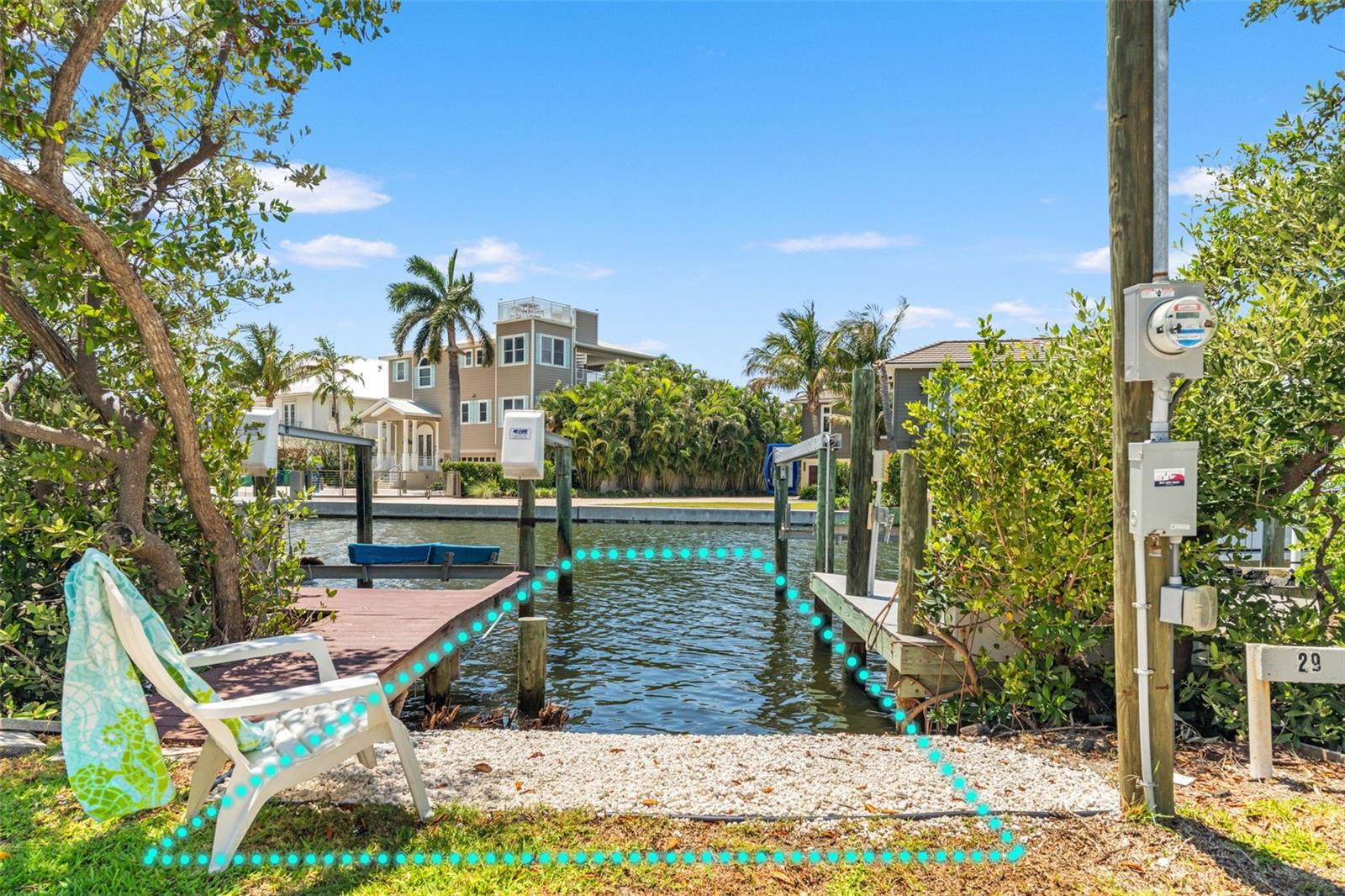 8106 Gulf Dr, Holmes Beach, FL 34217