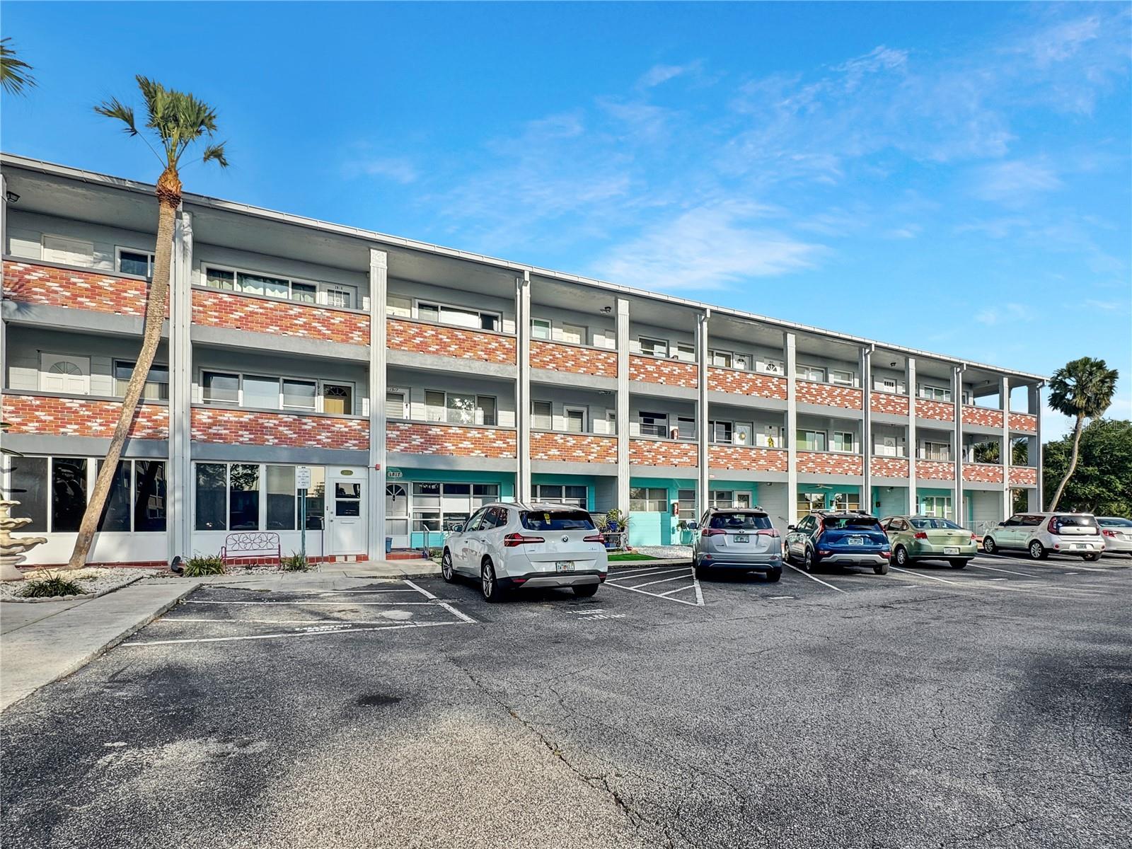 4300 58th St N #1915, Kenneth City, FL 33709