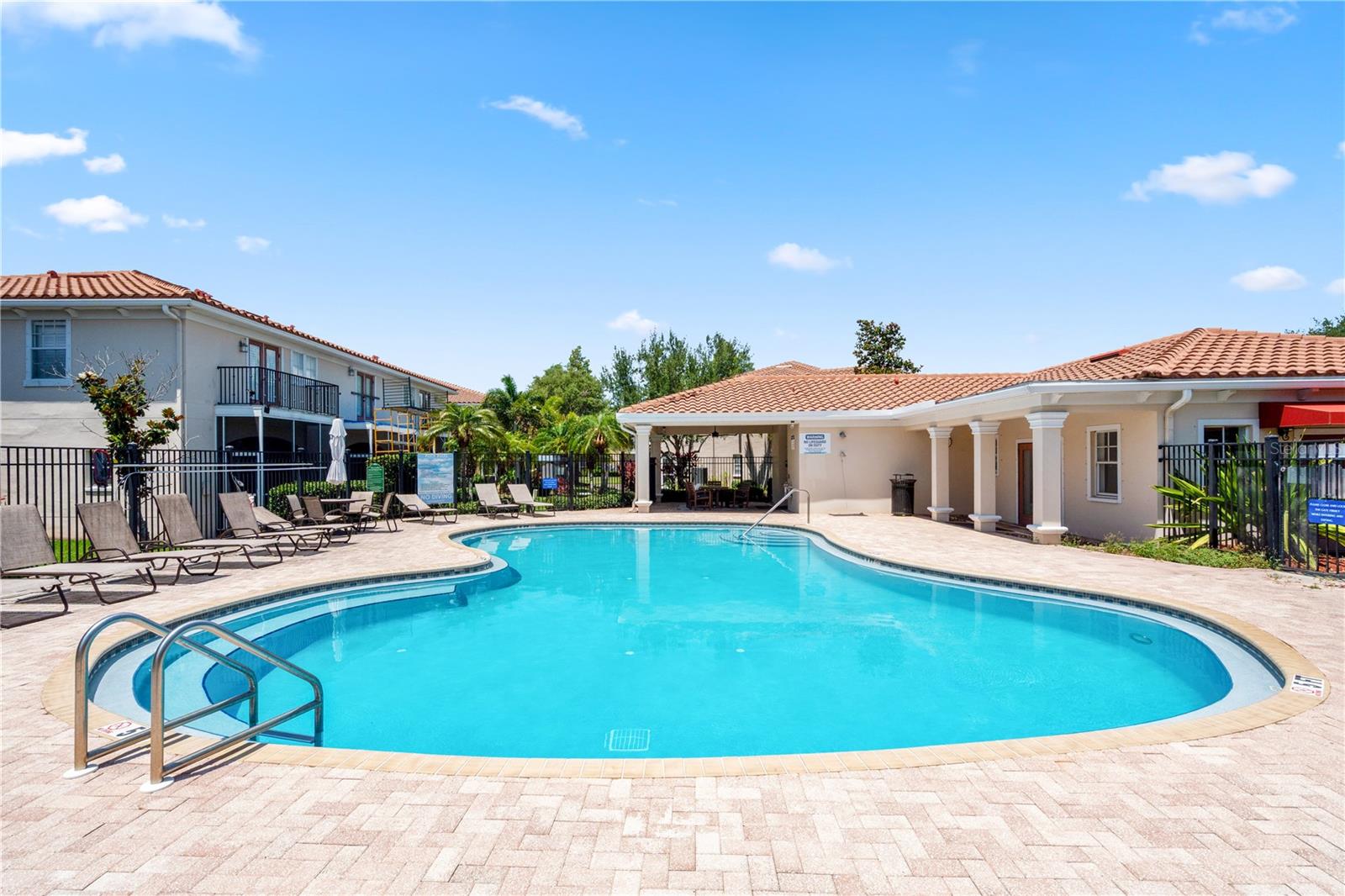 210 Valencia Cir, St Petersburg, FL 33716