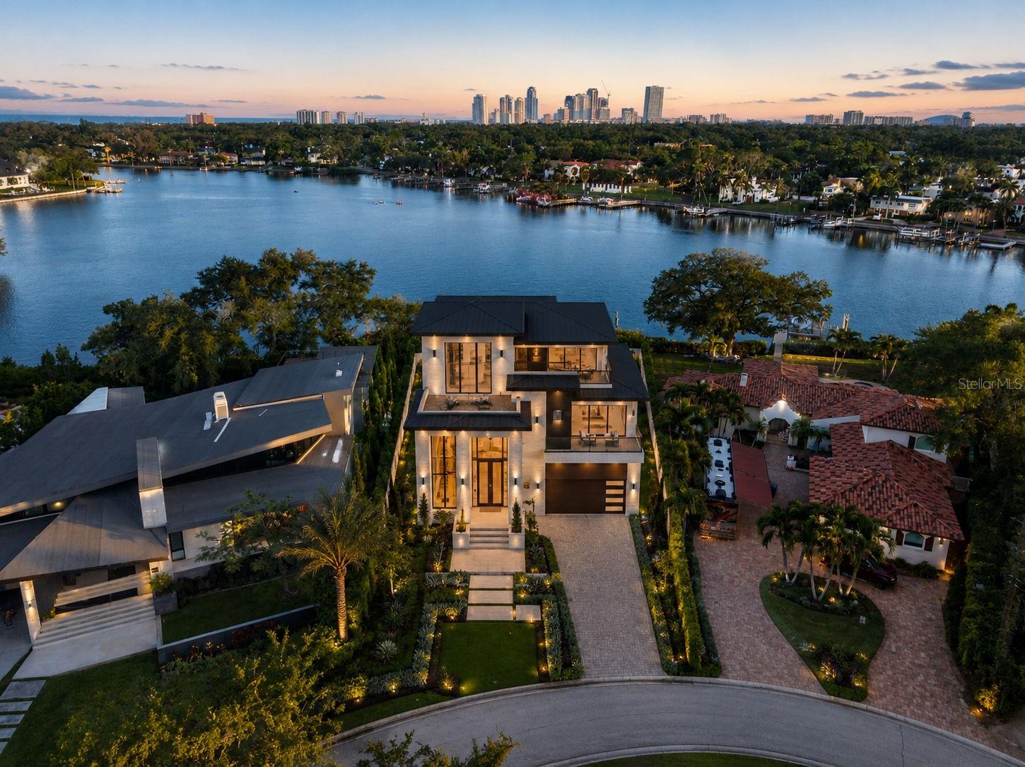 1026 Monterey Blvd NE, St Petersburg, FL 33704