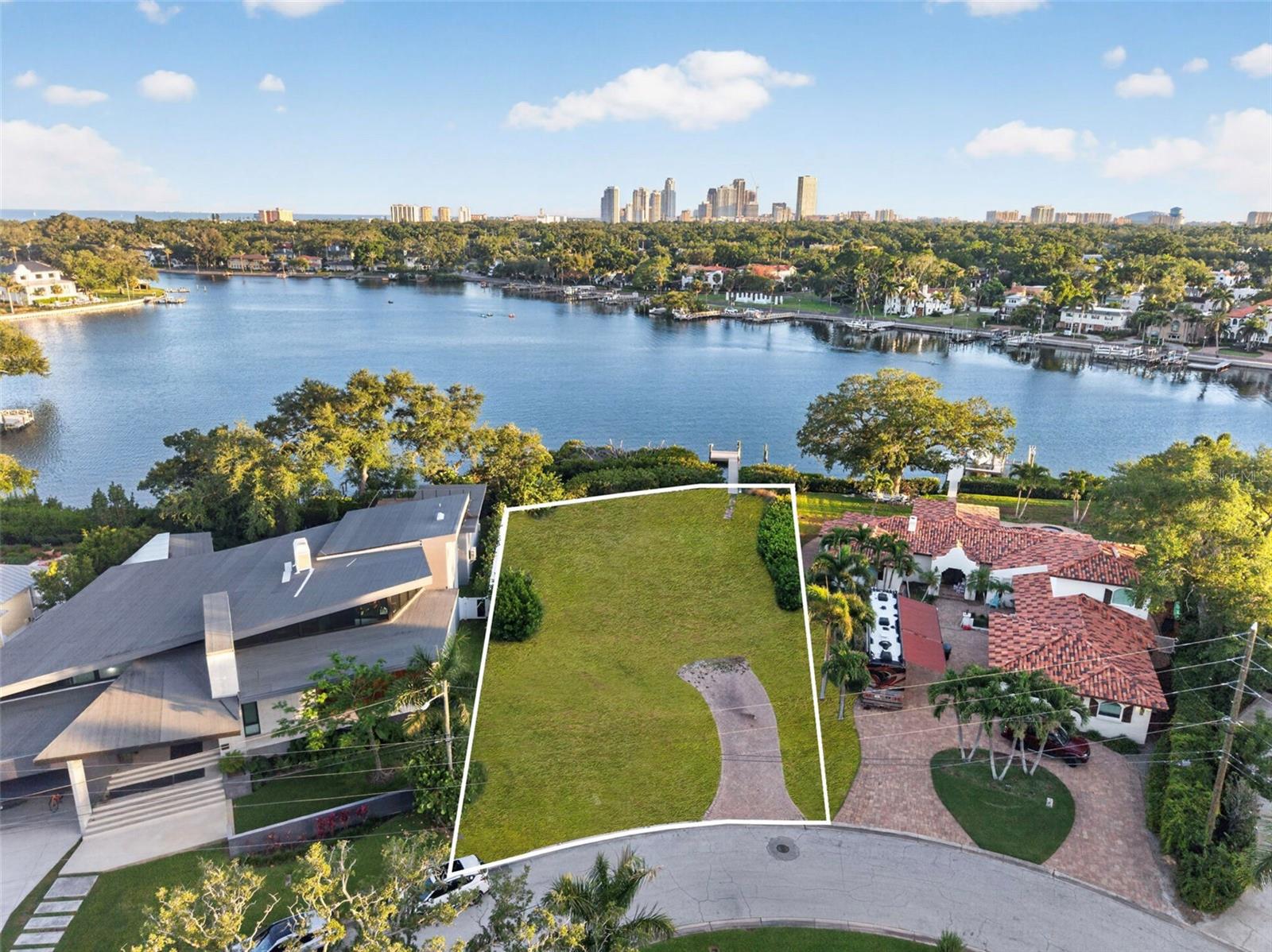 1026 Monterey Blvd NE, St Petersburg, FL 33704