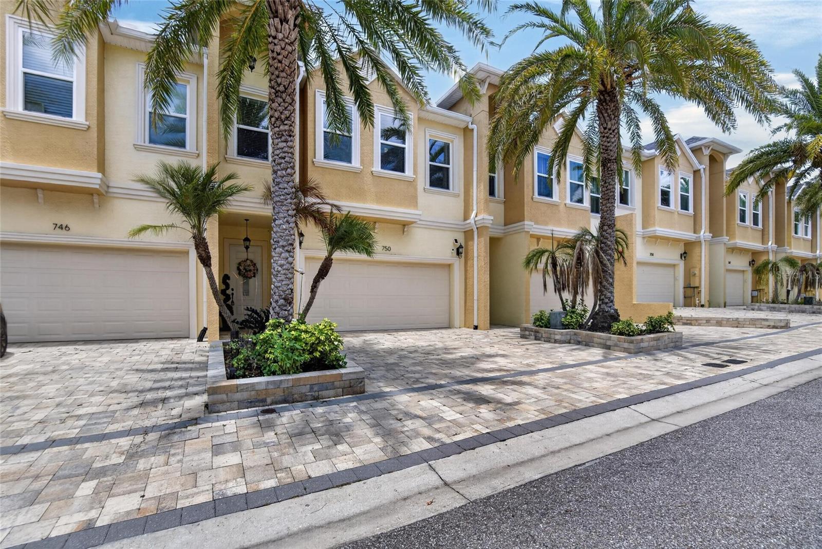 750 Grand Cypress Ln, Tarpon Springs, FL 34689