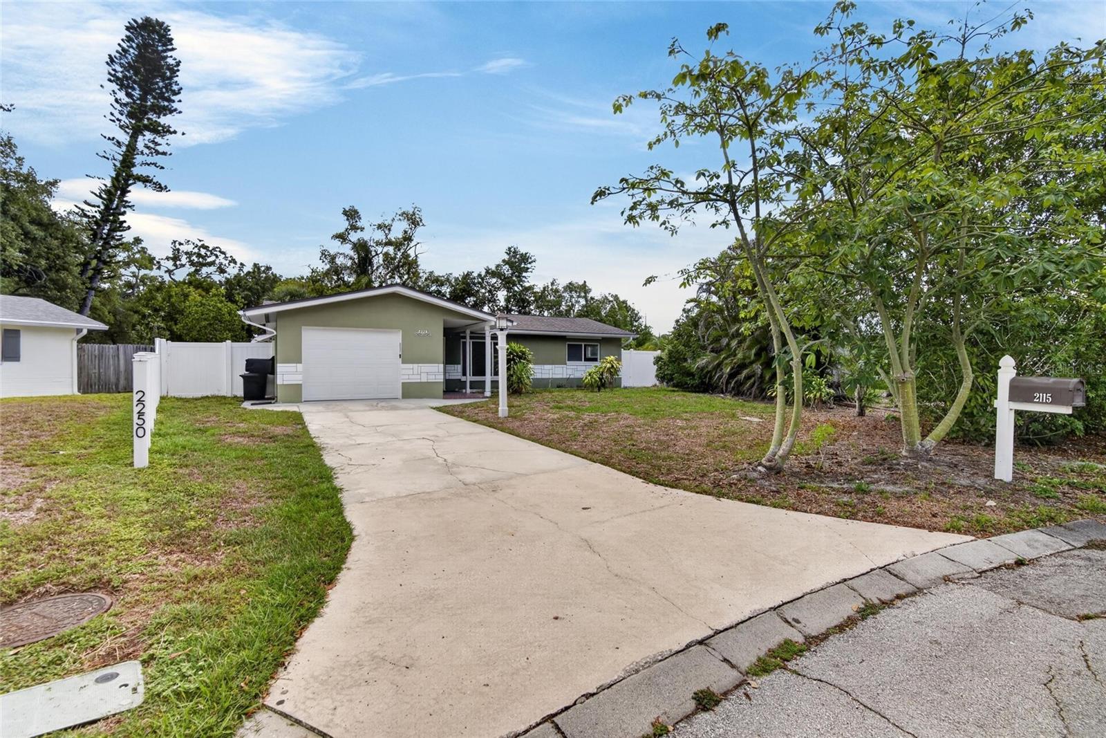 2115 Euclid Cir E, Clearwater, FL 33764