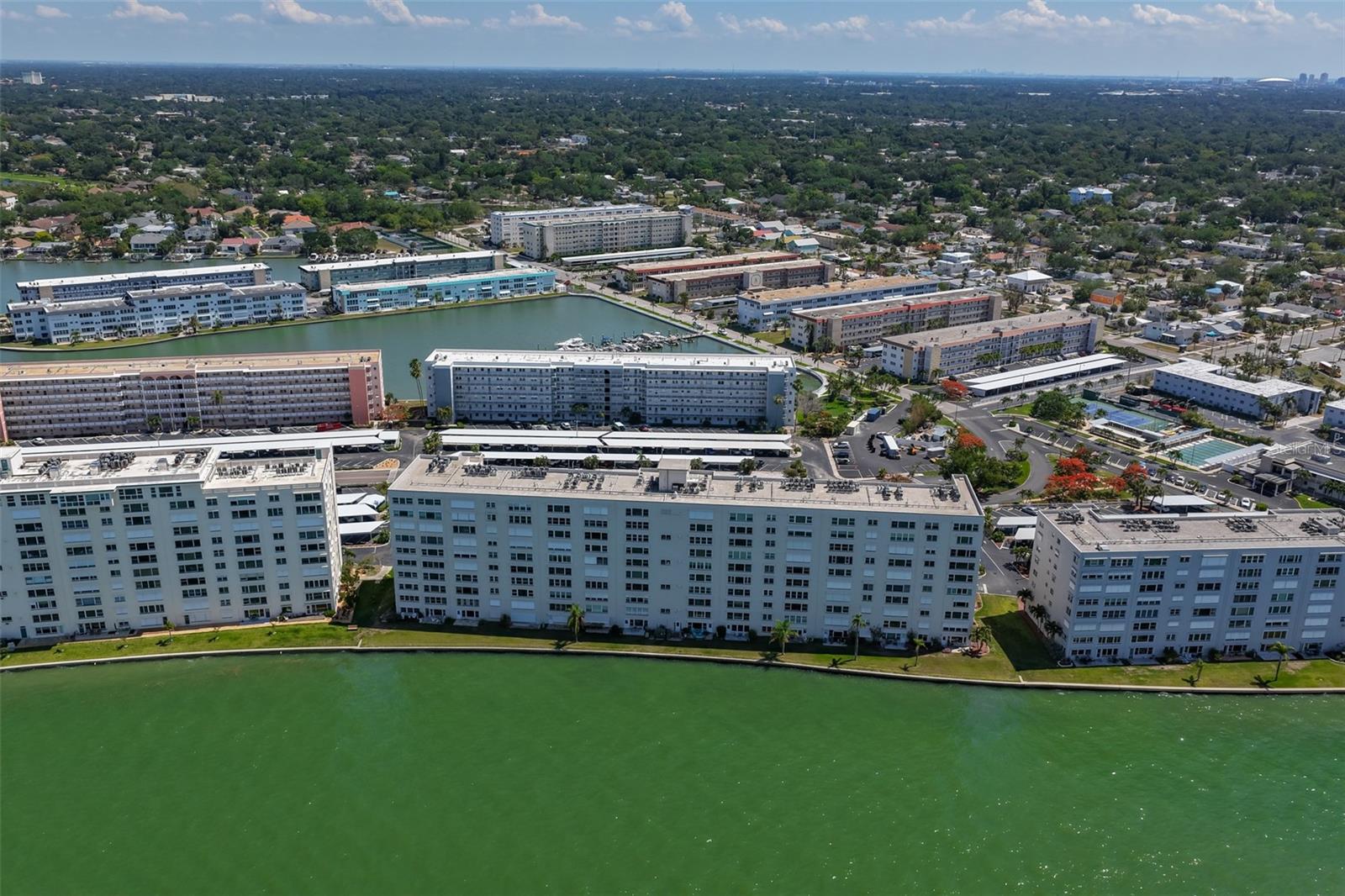 5980 Shore Blvd S #907, Gulfport, FL 33707