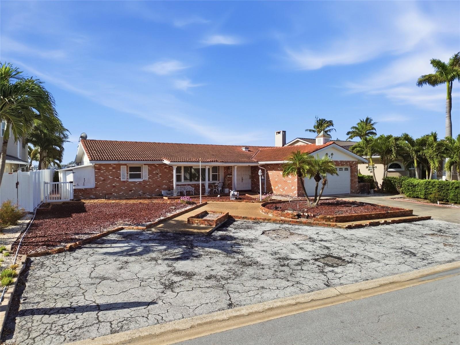 4 Bellevue Dr, Treasure Island, FL 33706