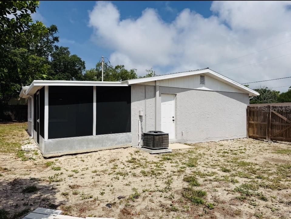 7412 University Dr, Hudson, FL 34667