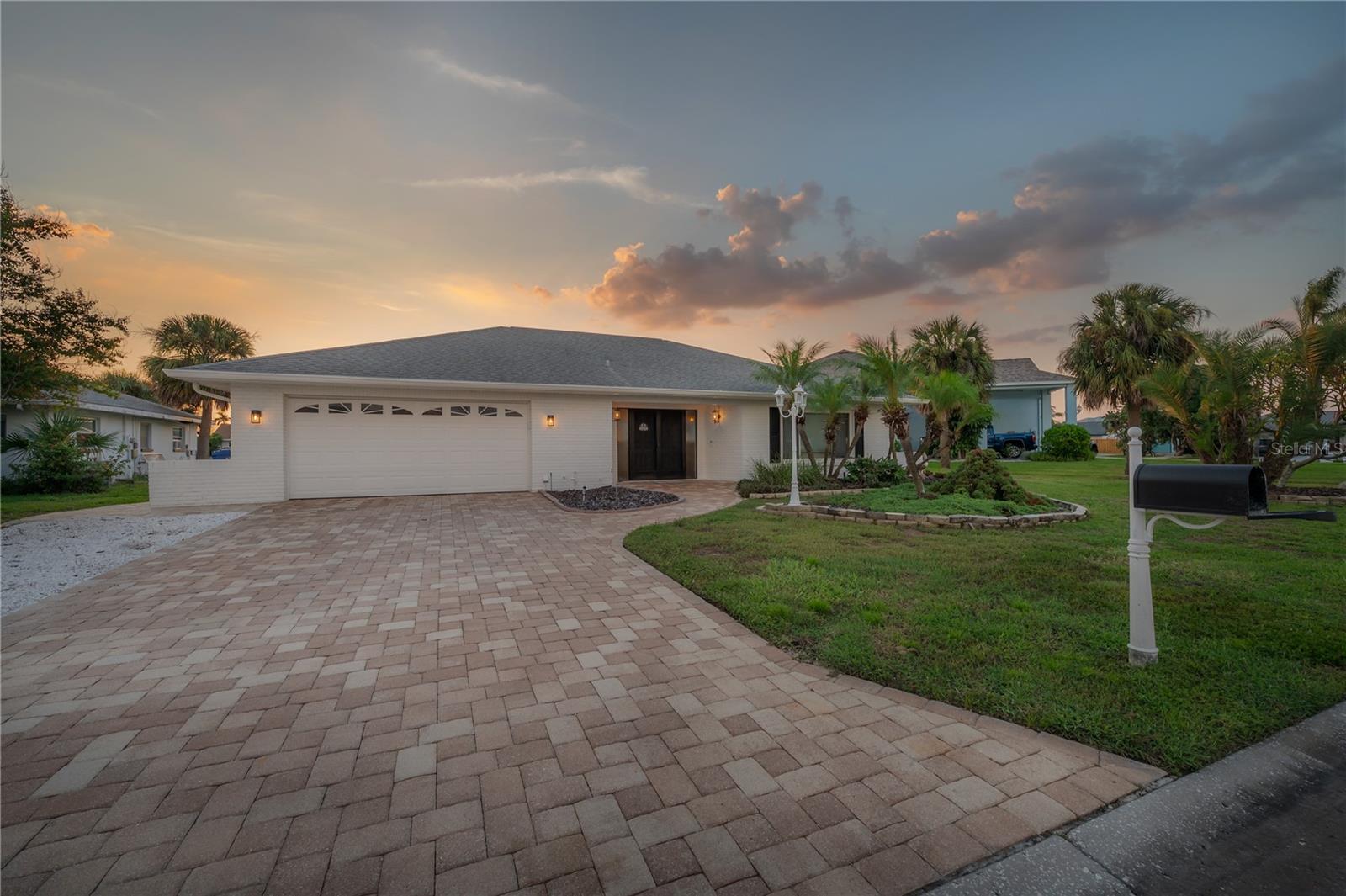 6322 Cottonwood Ln, Apollo Beach, FL 33572