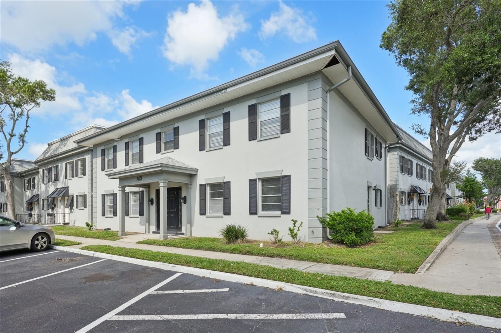 1115 Rue Des Chateaux #2A, South Pasadena, FL 33707