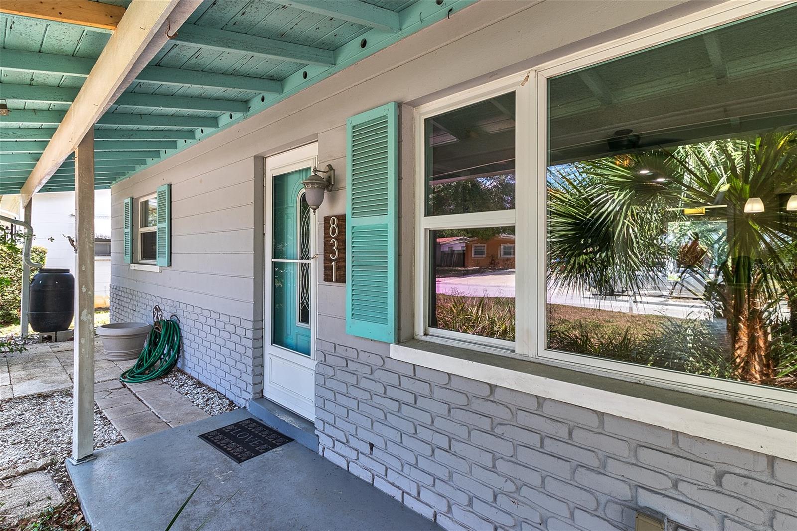 831 Lakeside Dr, Largo, FL 33778