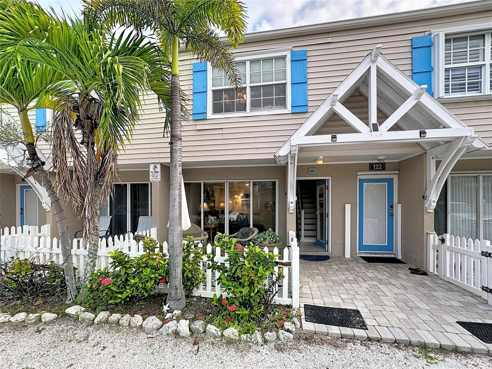 120 52nd St, Holmes Beach, FL 34217