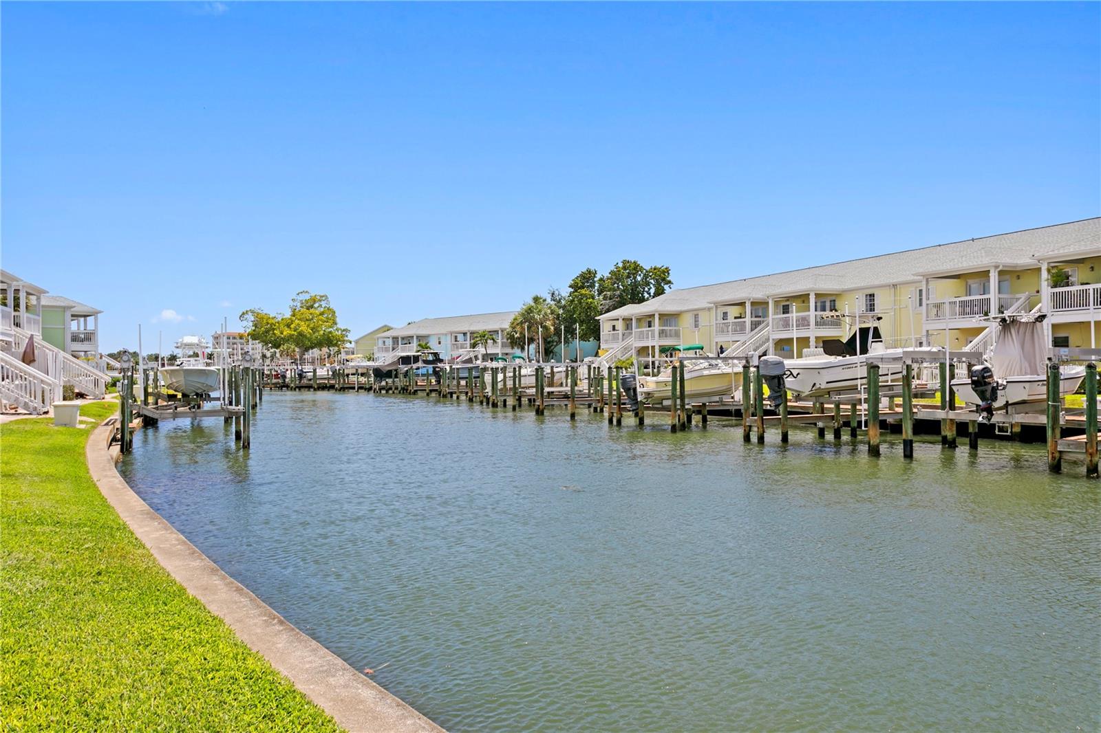 5175 Coquina Key Dr SE #A, St Petersburg, FL 33705