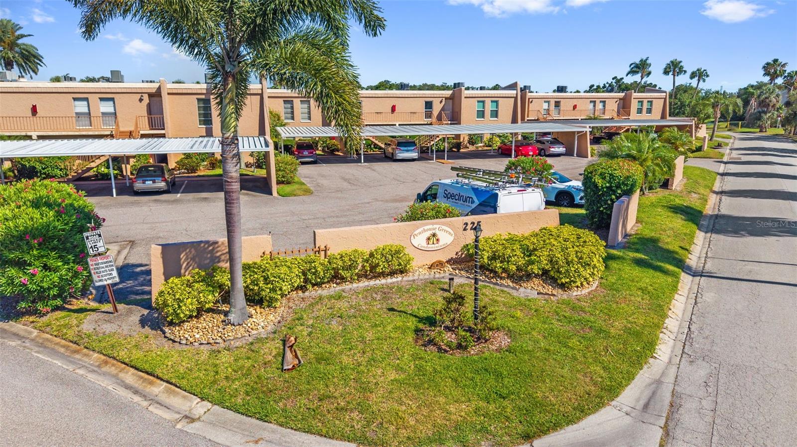 225 Country Club Dr #B221, Largo, FL 33771