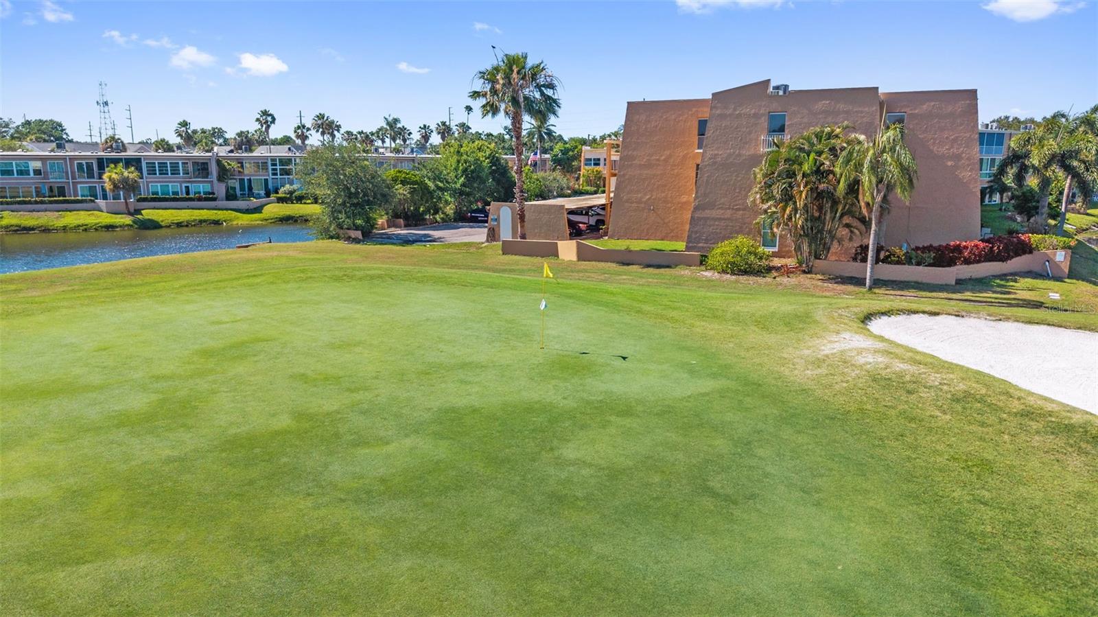 225 Country Club Dr #B221, Largo, FL 33771