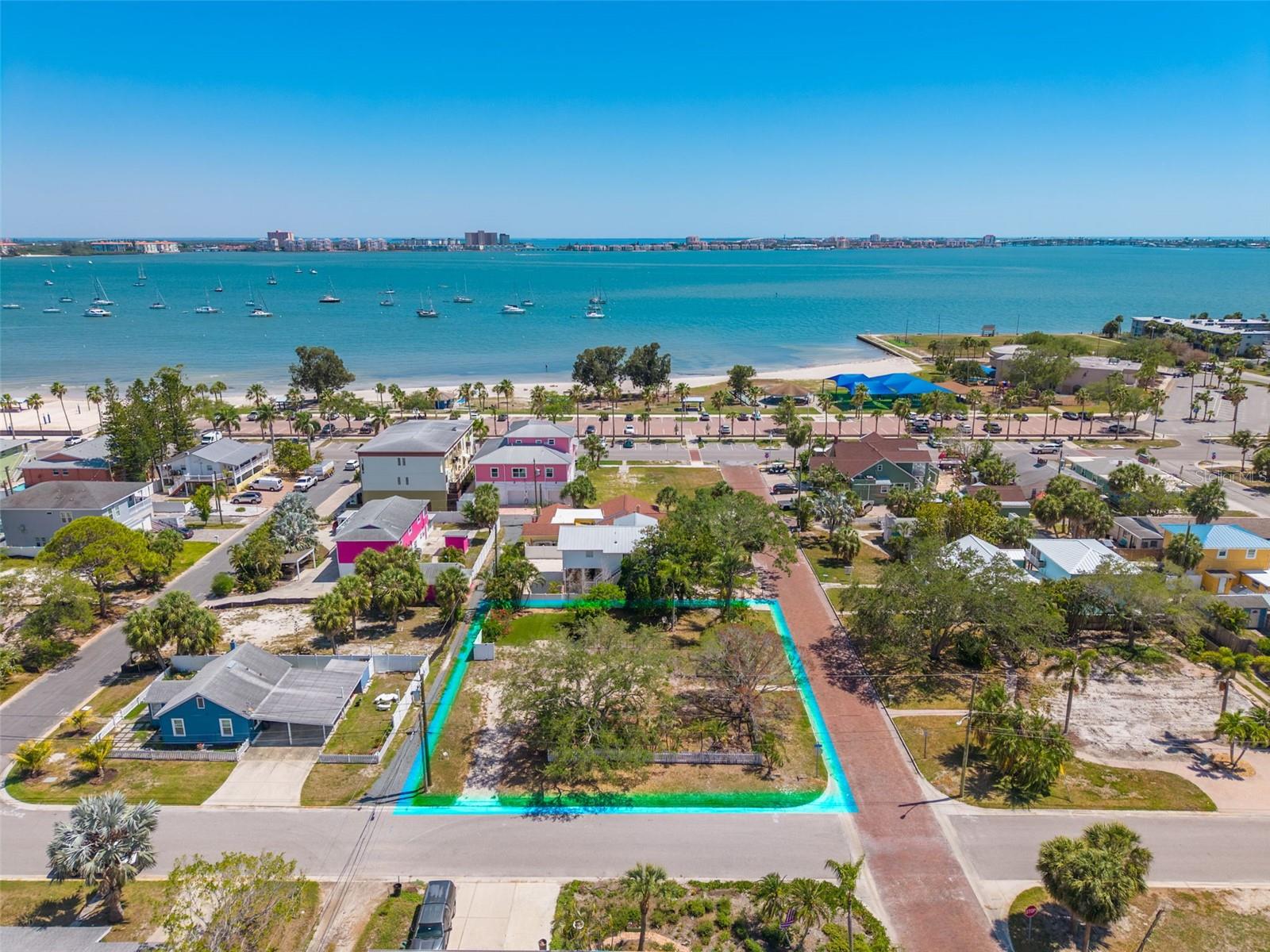 3102 57th St S, Gulfport, FL 33707