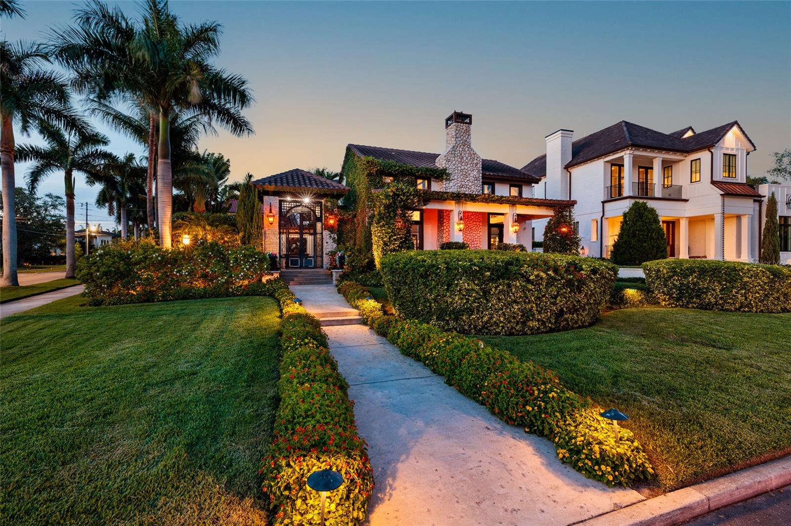 200 Brightwaters Blvd NE, St Petersburg, FL 33704