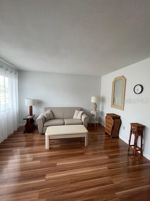 8075 112th St #203, Seminole, FL 33772