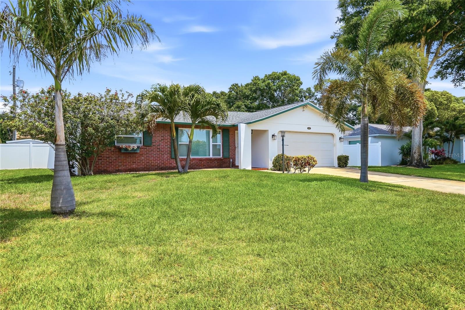 14161 Hetrick Cir N, Largo, FL 33774