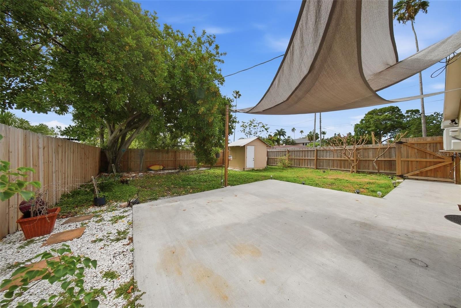 1565 Connecticut Ave NE, St Petersburg, FL 33703