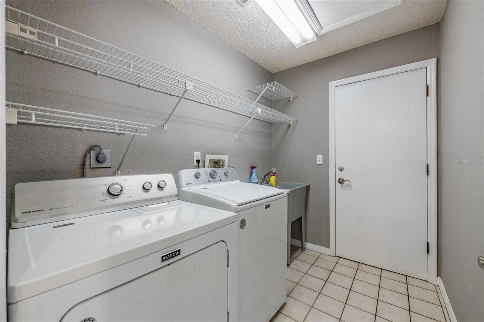 3817 Nicholas Cir, Tarpon Springs, FL 34688