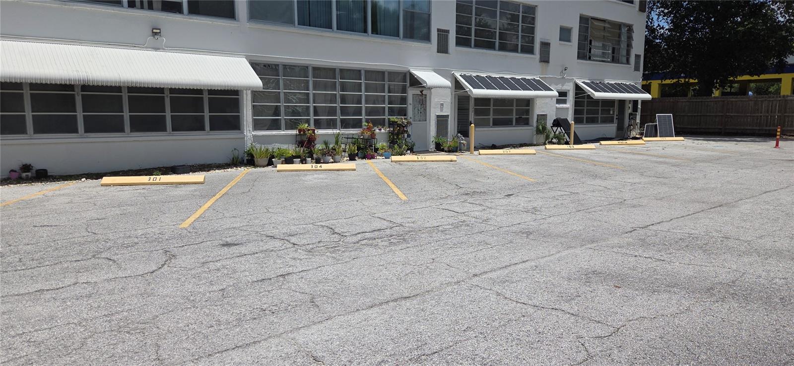 911 Washington Ave #304, Largo, FL 33770
