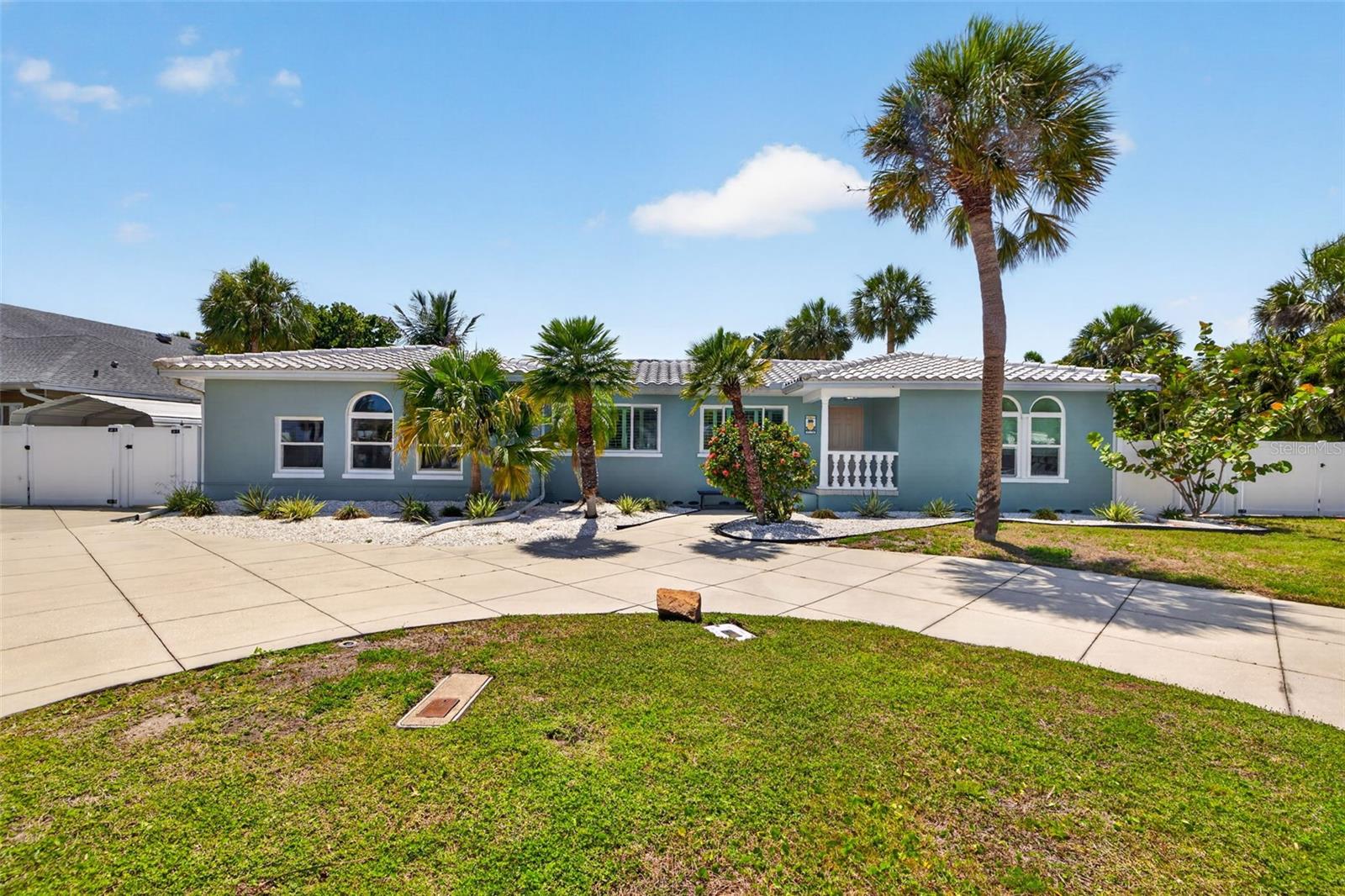 976 Narcissus Ave, Clearwater Beach, FL 33767