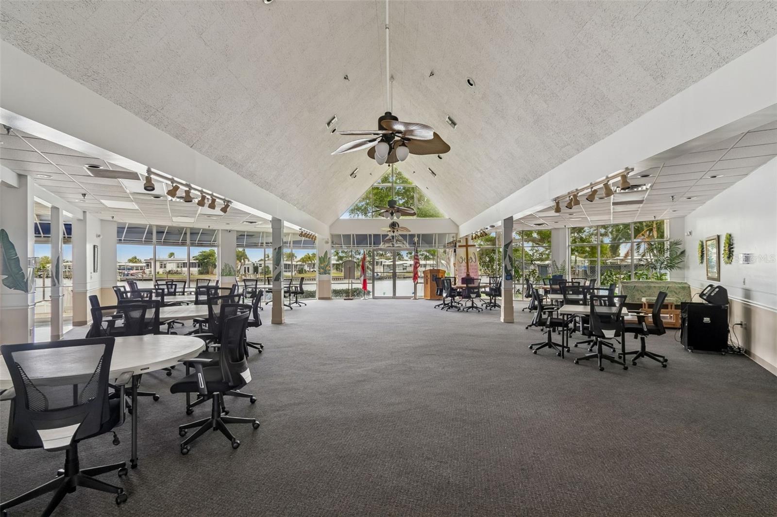 7186 Mount Arlington Dr NE #421, St Petersburg, FL 33702