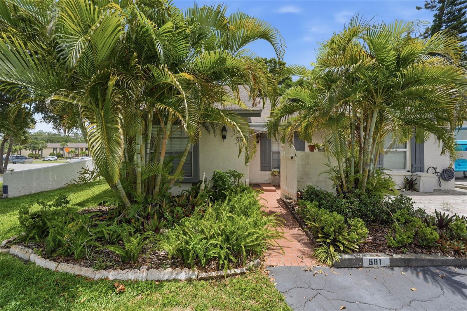 561 Laguna Vista Ct, Largo, FL 33771